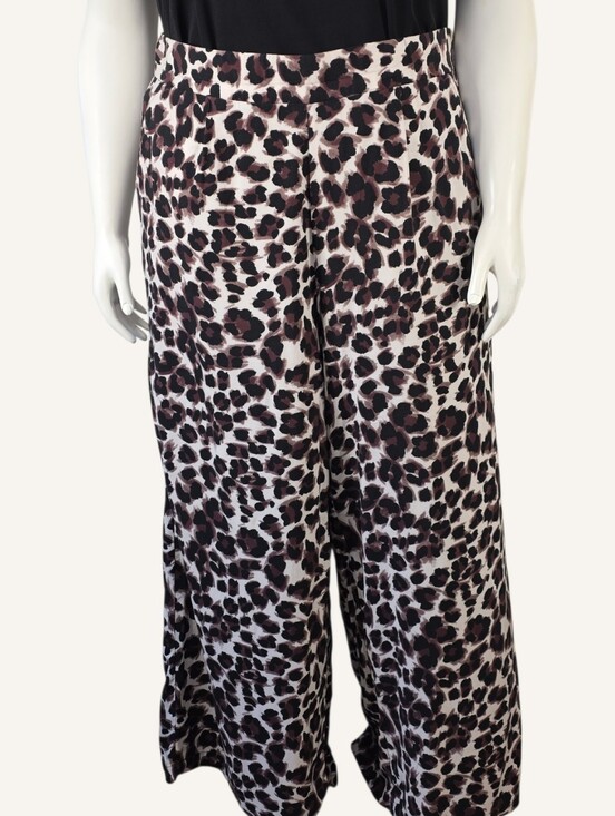 torrid Pants - Torrid Leopard High Rise Wide Leg Pull On Pants Size 2 18/20
